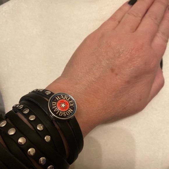 - HD Snap Button Wrap Bracelet - Picture 6 of 10